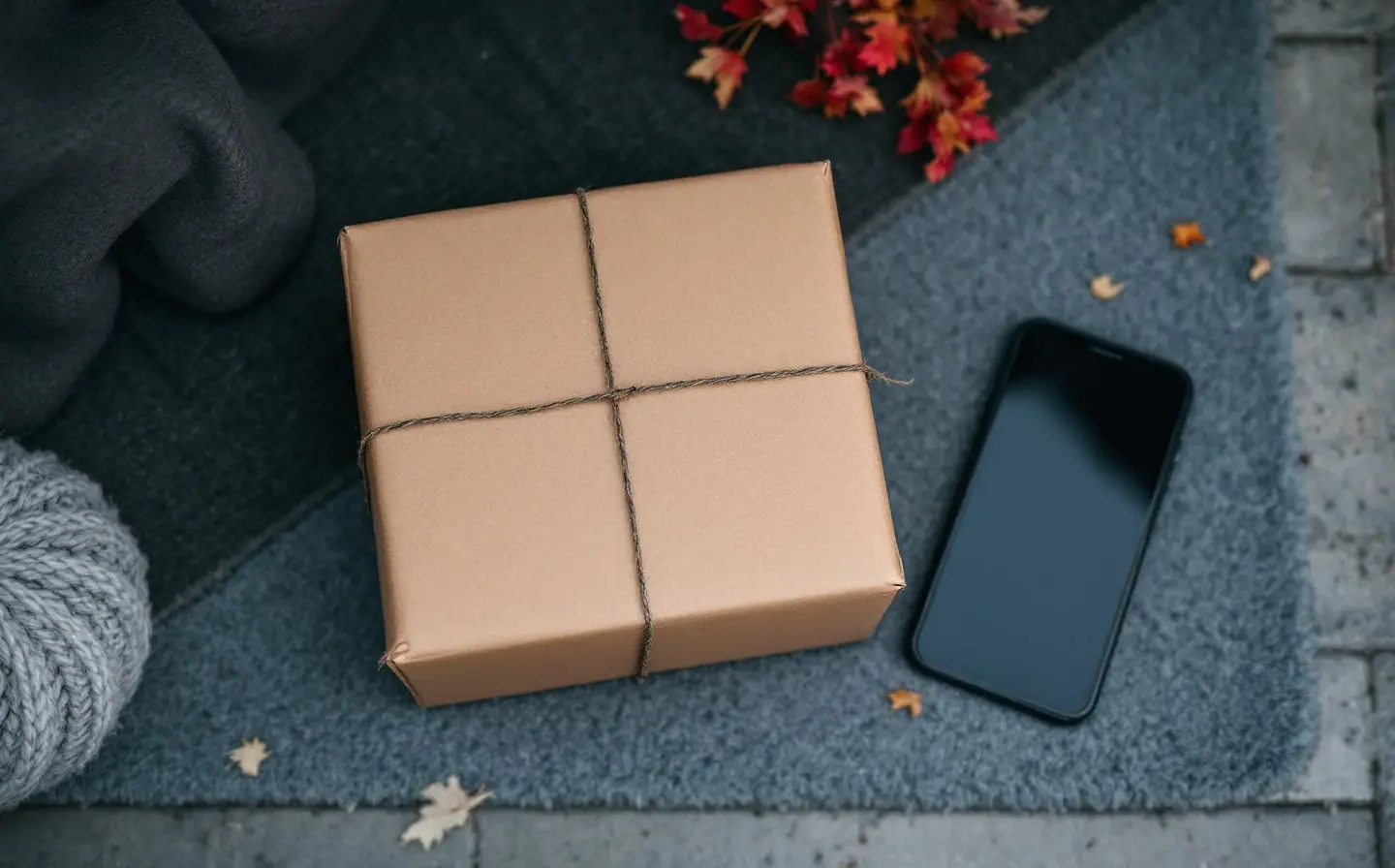 Fake delivery texts before the holidays: how to check them